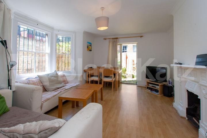 Arranged over two floors is this spacious 3 bedroom property with garden  Birnam Road, Finsbury Park - Holloway